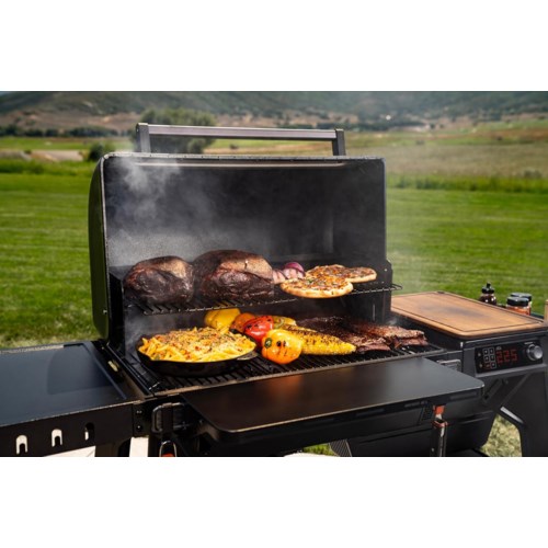 Woodridge Pro Pellet Grill_Black_Lifestyle-2.jpg